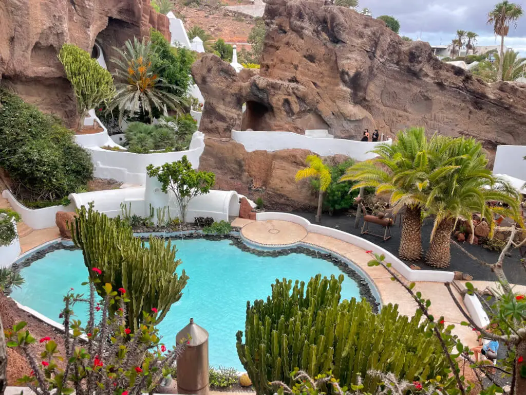 Holiday Program, Lanzarote, Kanári szigetek, Idegen vezetés, Magyarúl, Program, Túra, Buszos kirándulás, Nyaralás, hajó kirándulás, programok vízem, földön és levegőben