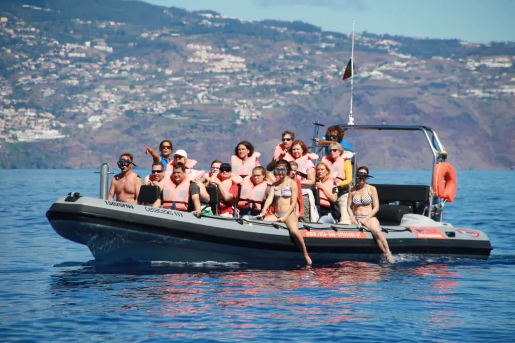Holiday Program, Madeira, Idegen vezetés, Magyarul, Program, Túra, Buszos kirándulás, Nyaralás, hajó kirándulás, programok vizen, földön és levegőben