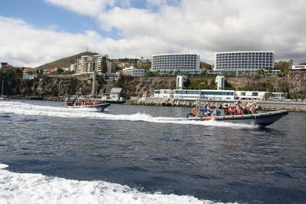 Holiday Program, Madeira, Idegen vezetés, Magyarul, Program, Túra, Buszos kirándulás, Nyaralás, hajó kirándulás, programok vizen, földön és levegőben