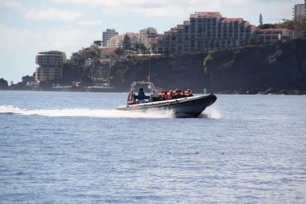 Holiday Program, Madeira, Idegen vezetés, Magyarul, Program, Túra, Buszos kirándulás, Nyaralás, hajó kirándulás, programok vizen, földön és levegőben