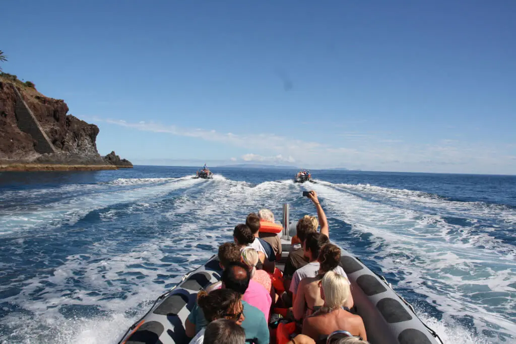 Holiday Program, Madeira, Idegen vezetés, Magyarul, Program, Túra, Buszos kirándulás, Nyaralás, hajó kirándulás, programok vizen, földön és levegőben