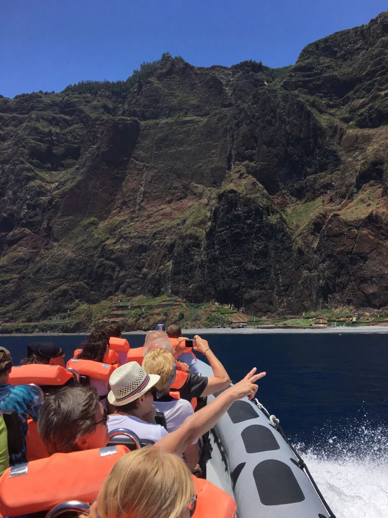 Holiday Program, Madeira, Idegen vezetés, Magyarul, Program, Túra, Buszos kirándulás, Nyaralás, hajó kirándulás, programok vizen, földön és levegőben