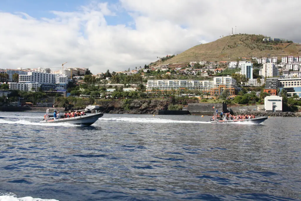 Holiday Program, Madeira, Idegen vezetés, Magyarul, Program, Túra, Buszos kirándulás, Nyaralás, hajó kirándulás, programok vizen, földön és levegőben