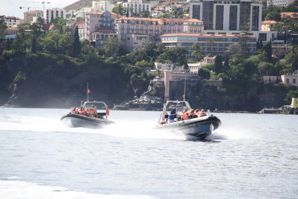 Holiday Program, Madeira, Idegen vezetés, Magyarul, Program, Túra, Buszos kirándulás, Nyaralás, hajó kirándulás, programok vizen, földön és levegőben