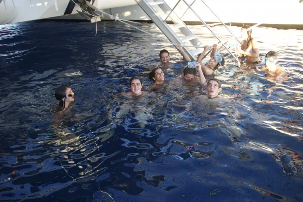 Holiday Program, Madeira, Idegen vezetés, Magyarul, Program, Túra, Buszos kirándulás, Nyaralás, hajó kirándulás, programok vizen, földön és levegőben