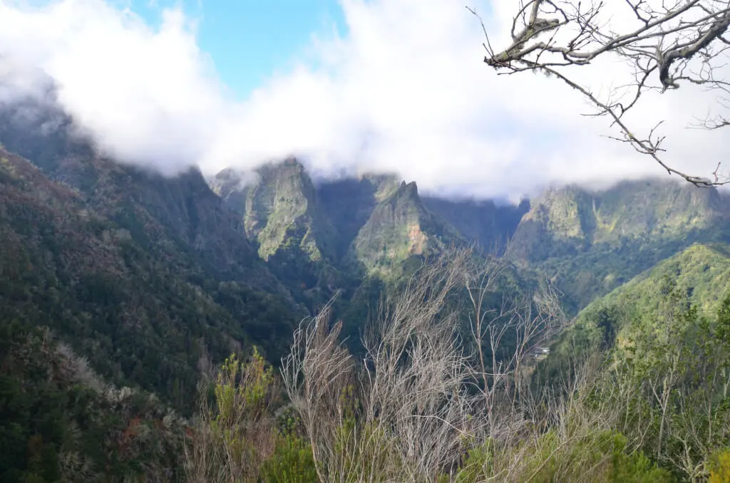 Holiday Program, Madeira, Idegen vezetés, Magyarul, Program, Túra, Buszos kirándulás, Nyaralás, hajó kirándulás, programok vizen, földön és levegőben
