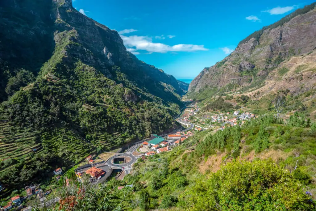 Holiday Program, Madeira, Idegen vezetés, Magyarul, Program, Túra, Buszos kirándulás, Nyaralás, hajó kirándulás, programok vizen, földön és levegőben