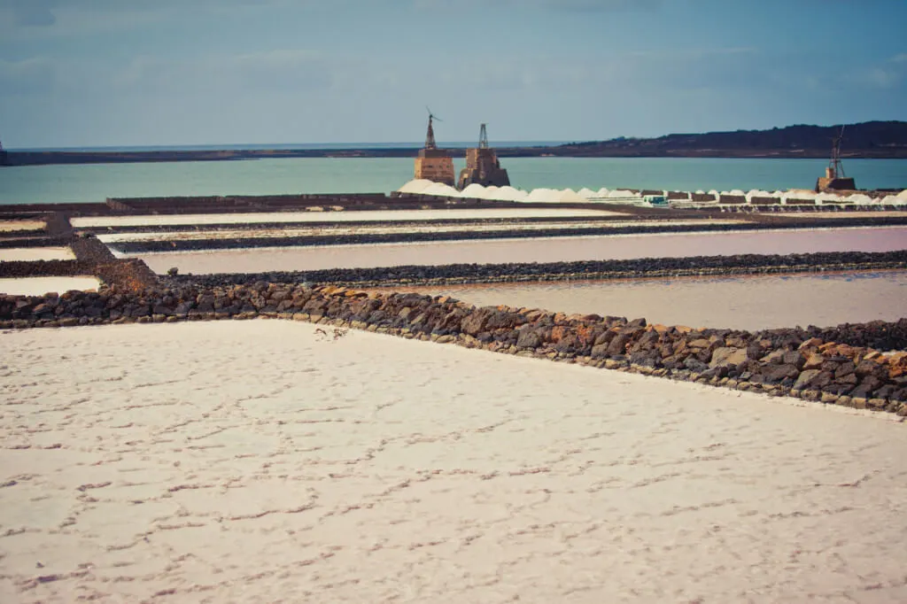 Holiday Program, Lanzarote, Kanári szigetek, Idegen vezetés, Magyarúl, Program, Túra, Buszos kirándulás, Nyaralás, hajó kirándulás, programok vízem, földön és levegőben