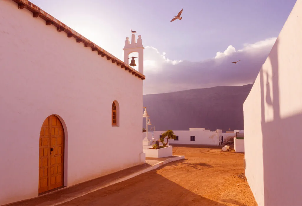 Holiday Program, Lanzarote, Kanári szigetek, Idegen vezetés, Magyarúl, Program, Túra, Buszos kirándulás, Nyaralás, hajó kirándulás, programok vízem, földön és levegőben